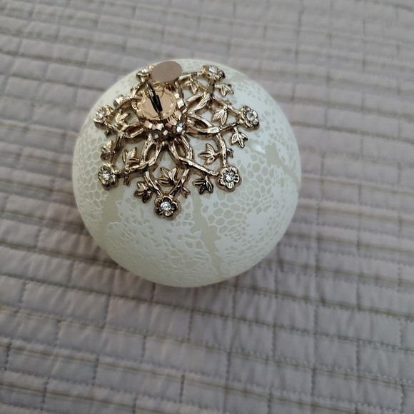 Jason Wu Glass Ornament Set  of 3. - Picture 13 of 16